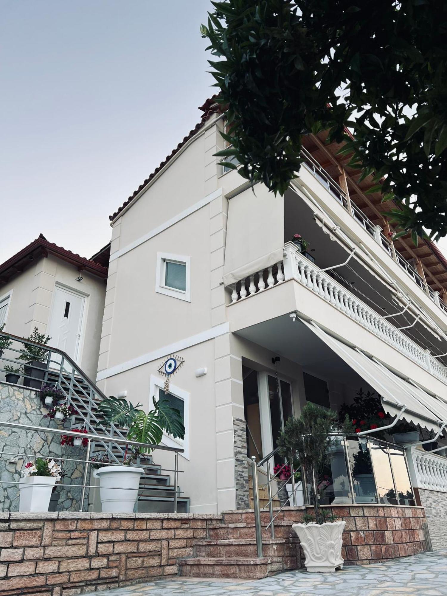 Amazing Familiar And Apartment Sarandë