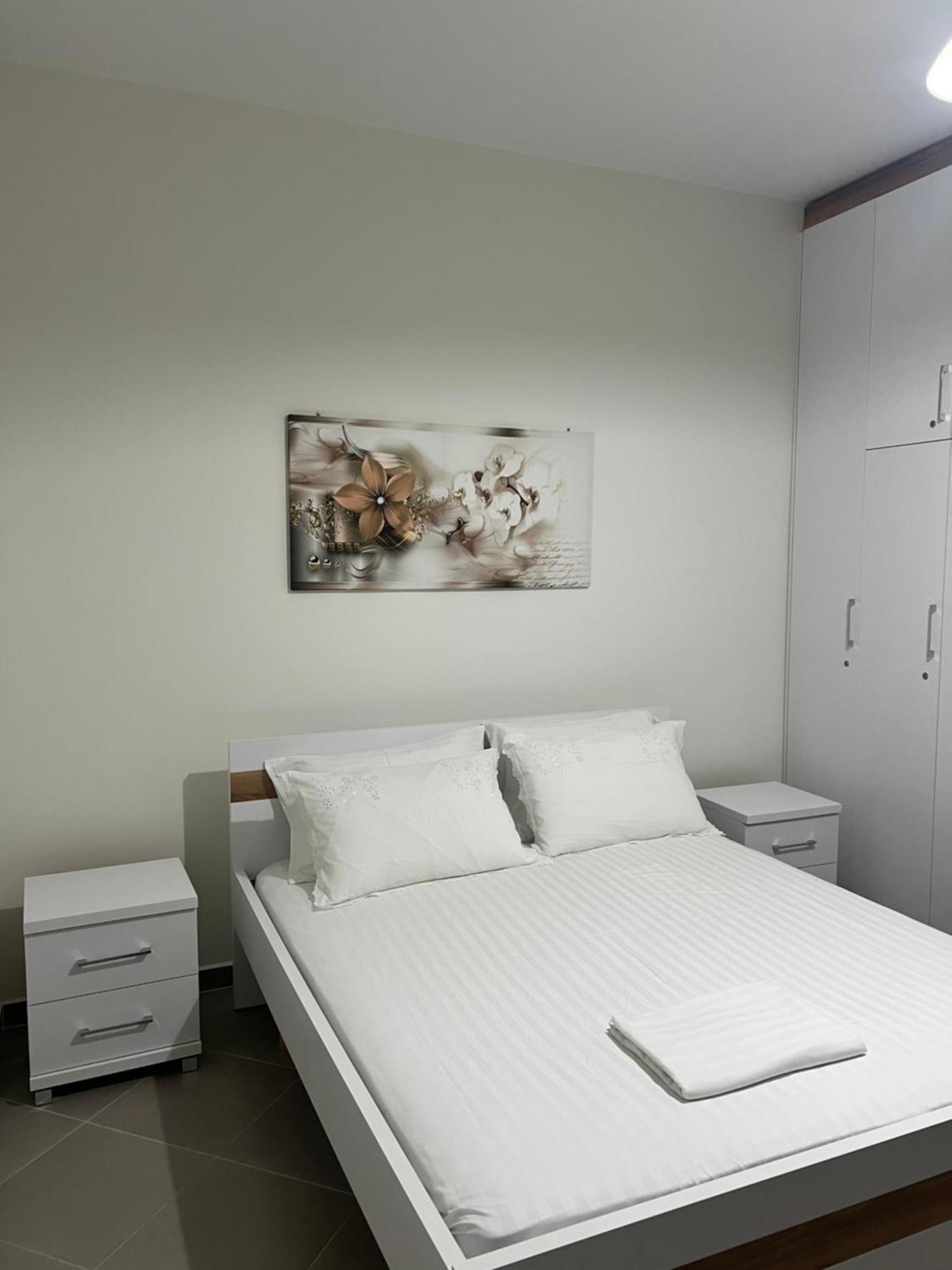 Apartment Amazing Familiar And Sarandë